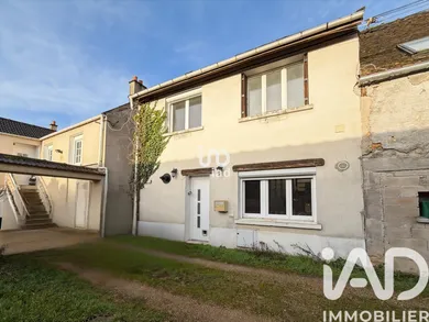 Townhouse in Villeneuve-la-Guyard (89340)