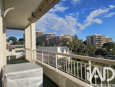 Apartment in Antibes (06160)