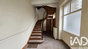 Building in Maurs (15600)