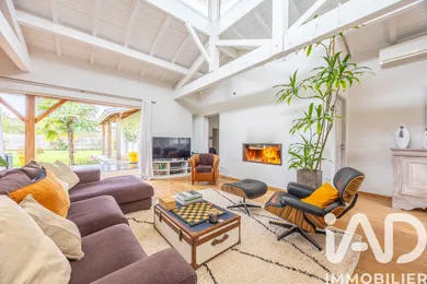 Architectural house in Blanquefort (33290)