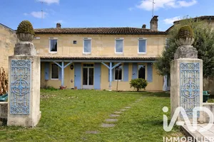 Maison de ville à Saint-Médard-de-Guizières (33230)