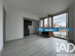 Apartment in Pantin (93500)