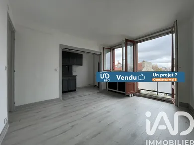 Apartment in Pantin (93500)
