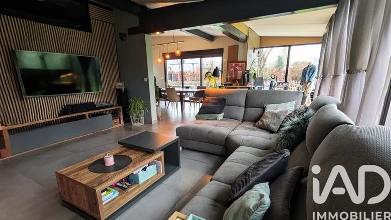 Maison 9 pièces 180 m² · à Sainghin-en-Mélantois · 180 m² · 689 000 €