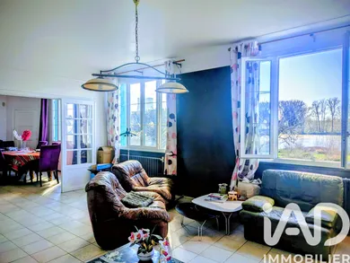 Townhouse in Neuvy-sur-Loire (58450)