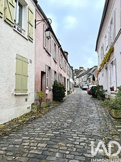 Apartment in Neauphle-le-Château (78640)