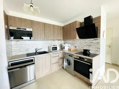 Apartment in Hyères (83400)