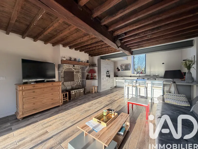 Maison 8 pièces 214 m² · à Saint-Georges-de-Mons · 214 m² · 270 000 €