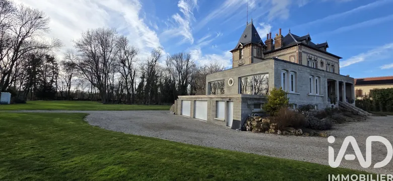 Maison 8 pièces 226 m² · à Esclavolles-Lurey · 226 m² · 349 000 €