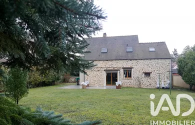 Traditional house in Seine-Port (77240)