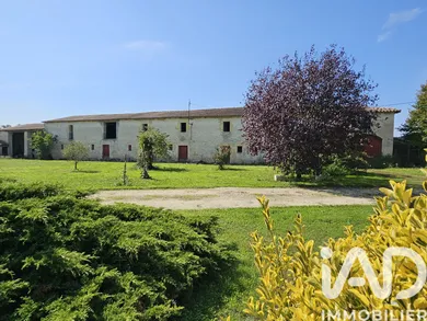 Domain in Val-du-Mignon (79360)