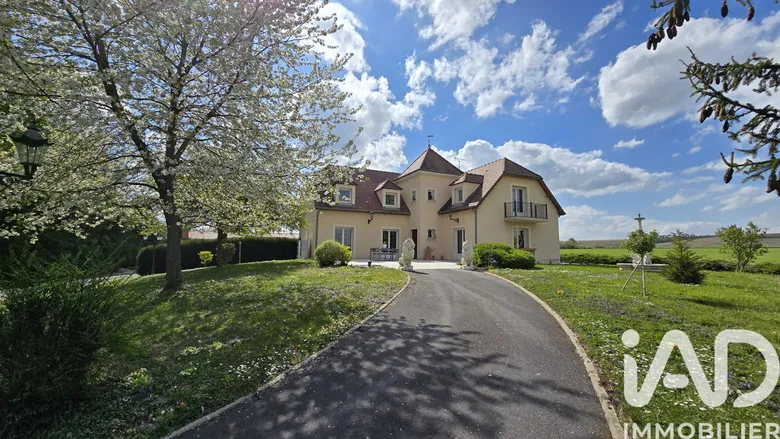 Maison 10 pièces 345 m² · à Bassuet · 345 m² · 490 000 €