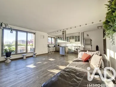 Apartment in Puteaux (92800)
