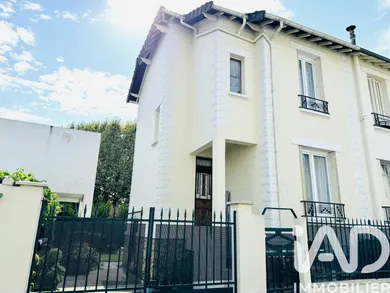 Townhouse in Villeneuve-la-Garenne (92390)