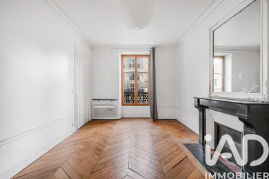 Apartment in Paris (75010)
