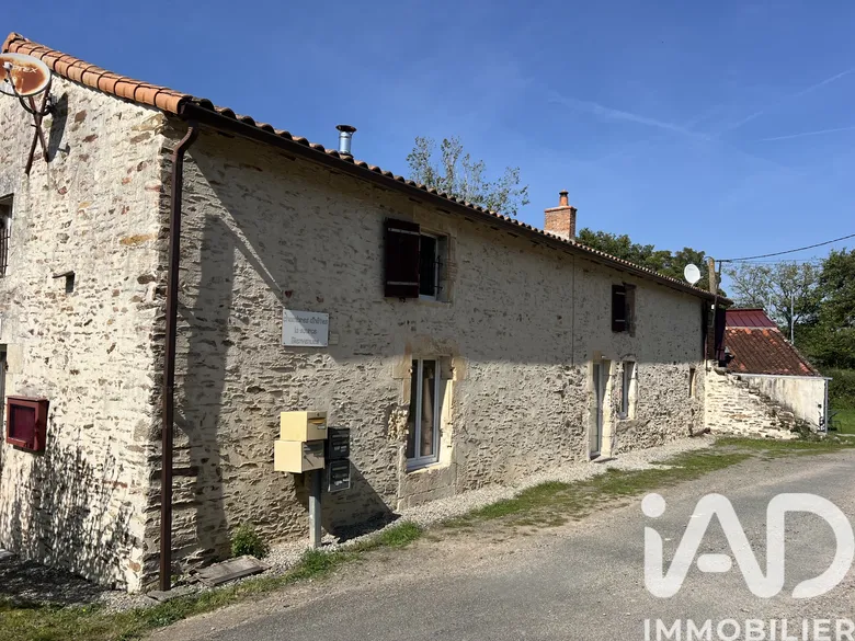 Maison 5 pièces 220 m² · à Mareuil-sur-Lay-Dissais · 220 m² · 295 000 €