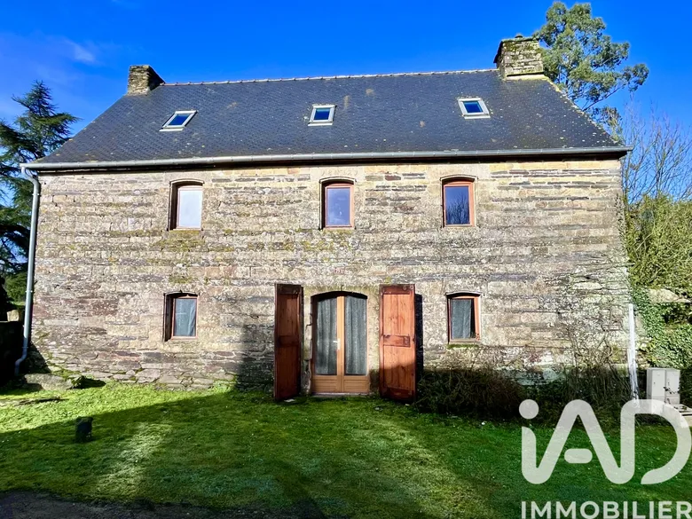 Maison 12 pièces 234 m² · à Merléac · 234 m² · 187 000 €