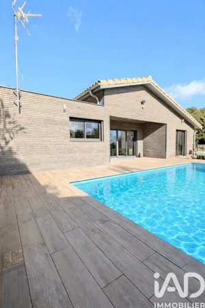 Maison d'architecte à Cabrières (30210)