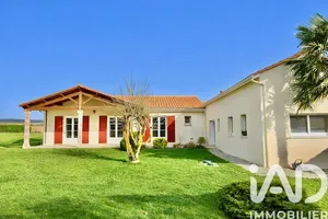 Maison à Brie (16590)