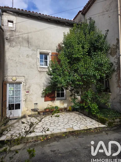 House in Bouëx (16410)