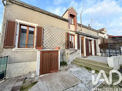 Maison de village à ESMANS (77940)
