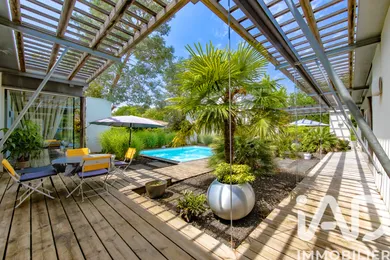 Architectural house in Le Taillan-Médoc (33320)