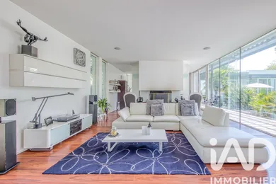 Architectural house in Le Taillan-Médoc (33320)