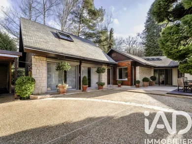 Architectural house in Saint-Forget (78720)