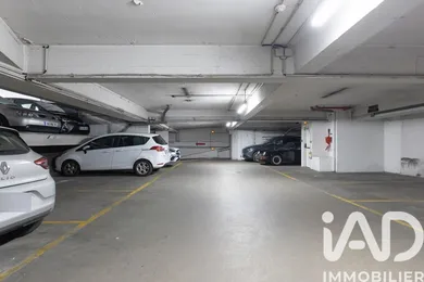 Parking in Paris (75009)