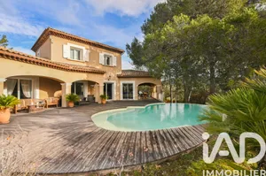 Maison à Saint-Zacharie (83640)