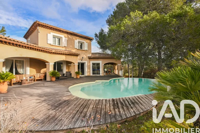 Maison 7 pièces 210 m² · à Saint-Zacharie · 210 m² · 950 000 €