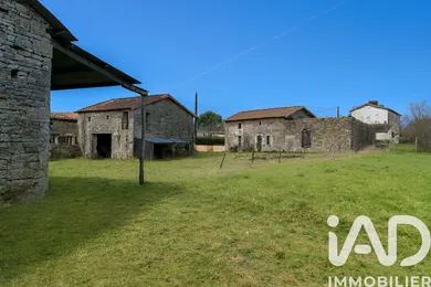 Barn in La Magdeleine (16240)