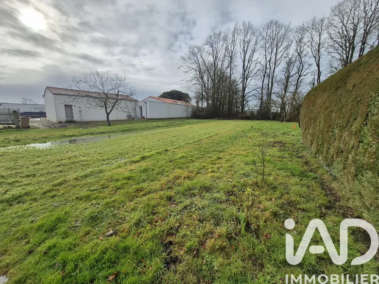 Terrain à bâtir à Bellevigny (85170) · 98 700 €