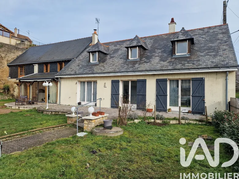 Maison 8 pièces 207 m² · à Montreuil-Bellay · 207 m² · 194 000 €