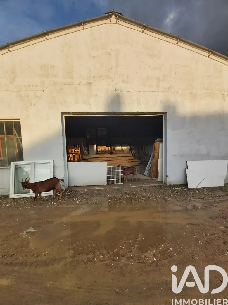Terrain à Villeneuve-sur-Yonne (89500) · 110 000 €