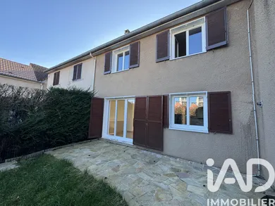 Townhouse in Fontenay-le-Fleury (78330)