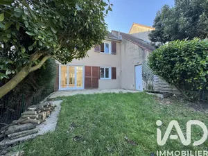 Townhouse in Fontenay-le-Fleury (78330)