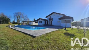 Architectural house in Sames (64520)