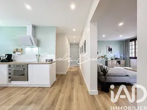 Apartment in L'Isle-sur-la-Sorgue (84800)