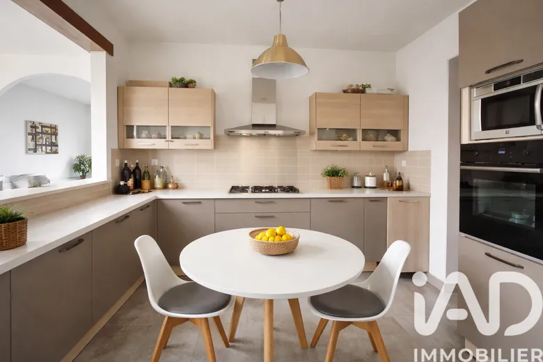 Maison 8 pièces 180 m² · à Mont-Saint-Martin · 180 m² · 289 000 €