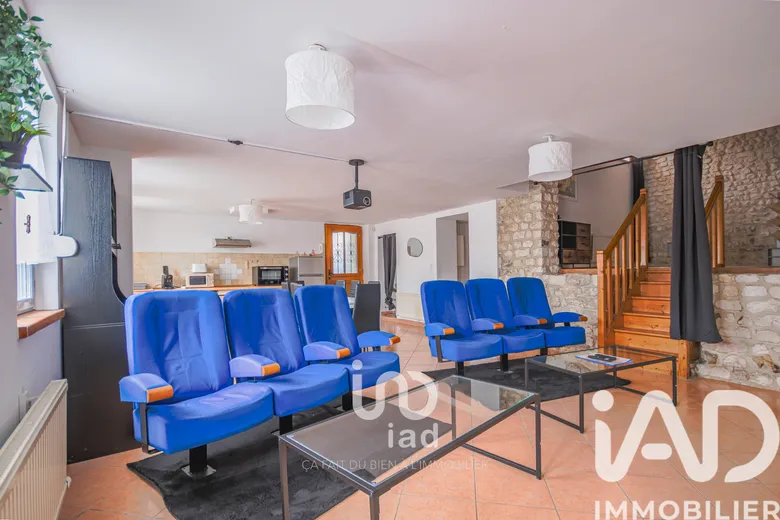 Immeuble 379 m² · à Pont-de-l'Arche · 379 m² · 1 050 000 €