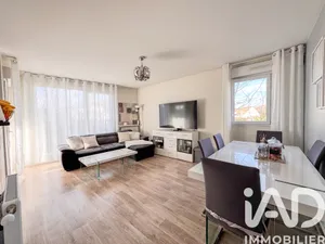 Apartment in Bois-d'Arcy (78390)