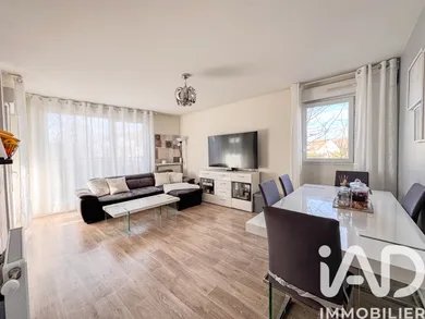 Apartment in Bois-d'Arcy (78390)