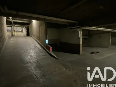 Parking in Paris (75004)