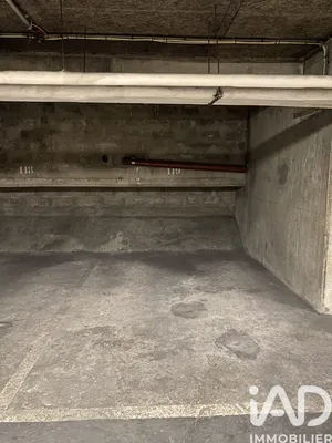 Parking in Paris (75004)