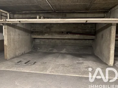 Parking in Paris (75004)