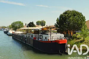 Barge in Aigues-Mortes (30220)