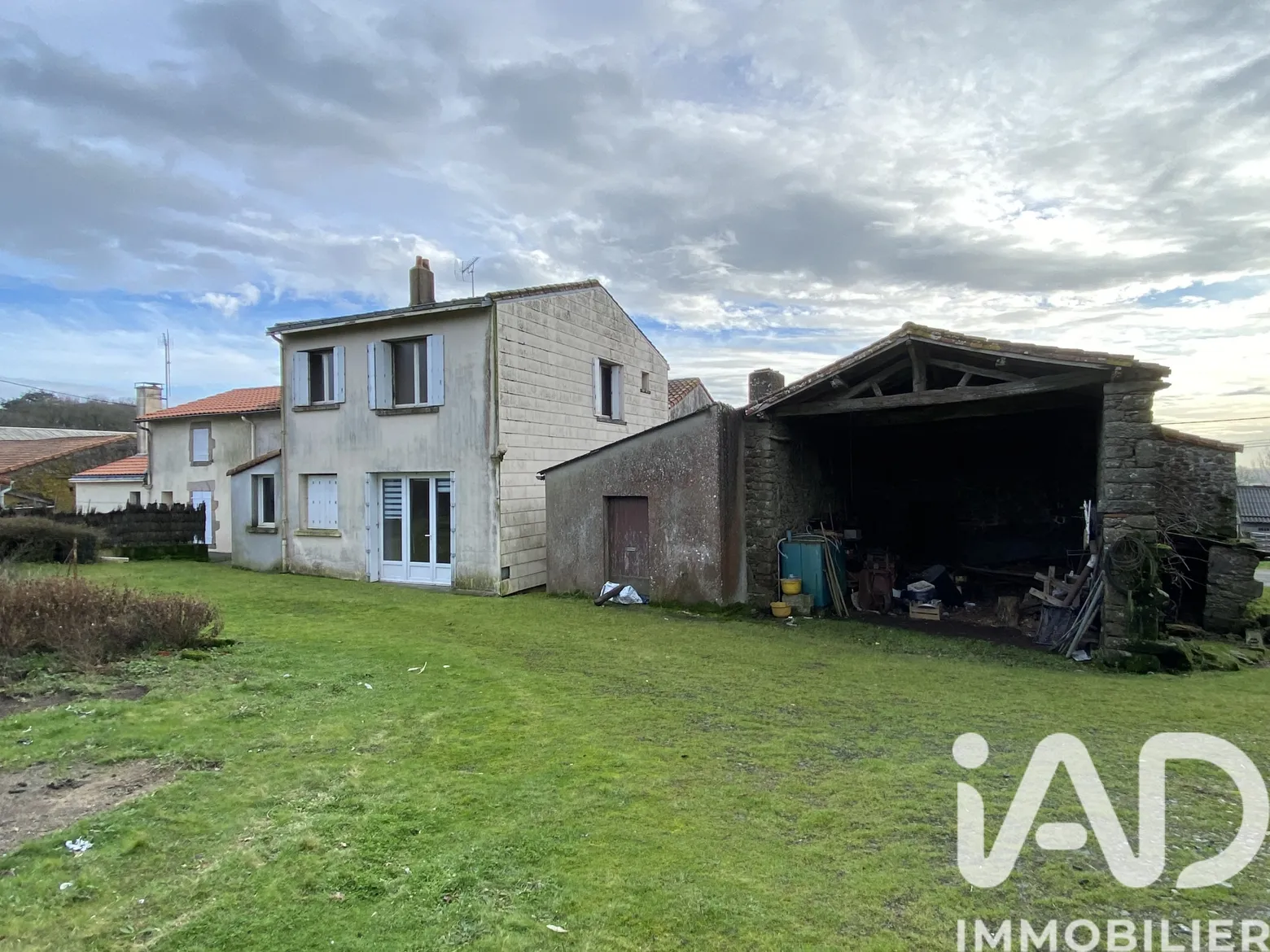 Vente maison à LES HERBIERS (85500) : maison de village 6 pièces 123 m² — 2