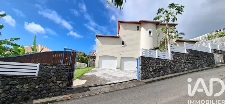 Maison 8 pièces 241 m² · à La Possession · 241 m² · 579 000 €