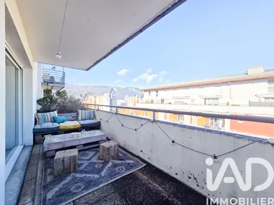 Apartment in Grenoble (38100)